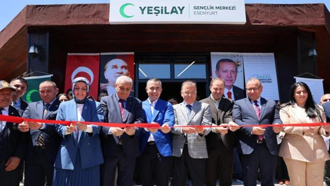Esenyurt Yeşilay Gençlik Merkezi açılış töreninden bir görünüm.