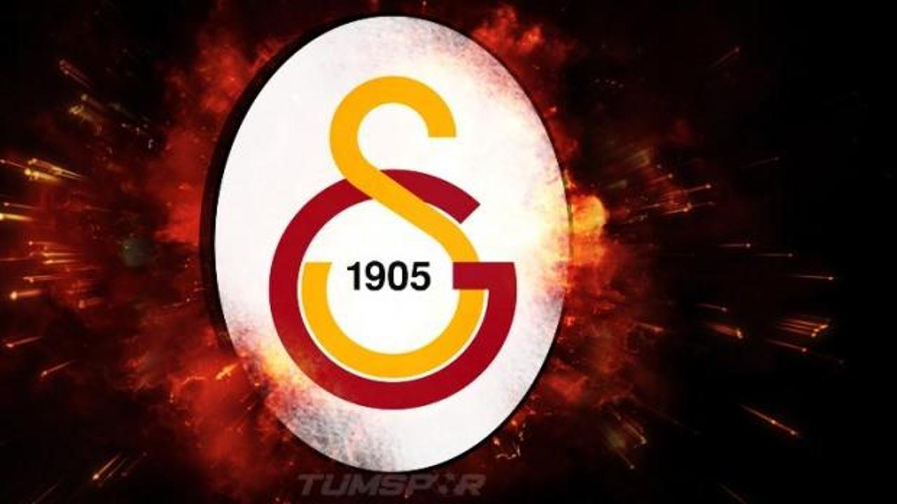 Victor Nelsson Galatasaray forması giyerken