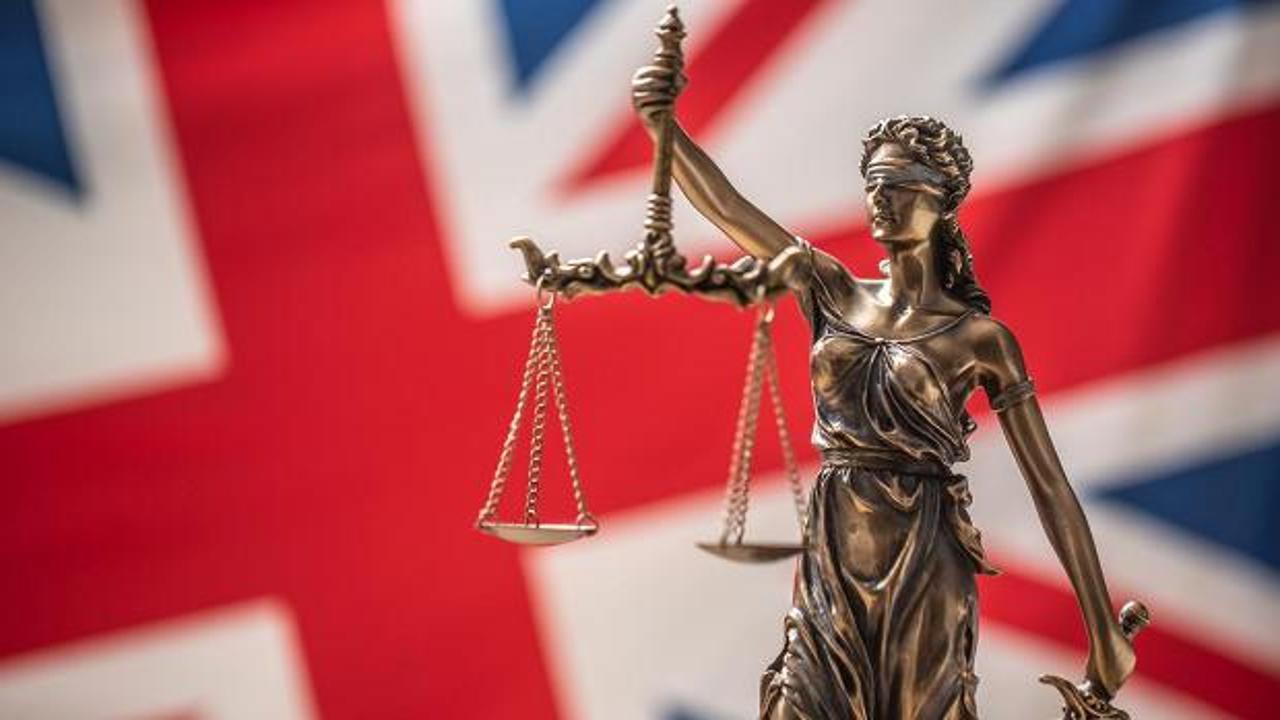 İngiliz h&uuml;k&uuml;meti dava sayısını azaltmak i&ccedil;in yapay zeka kullanacak