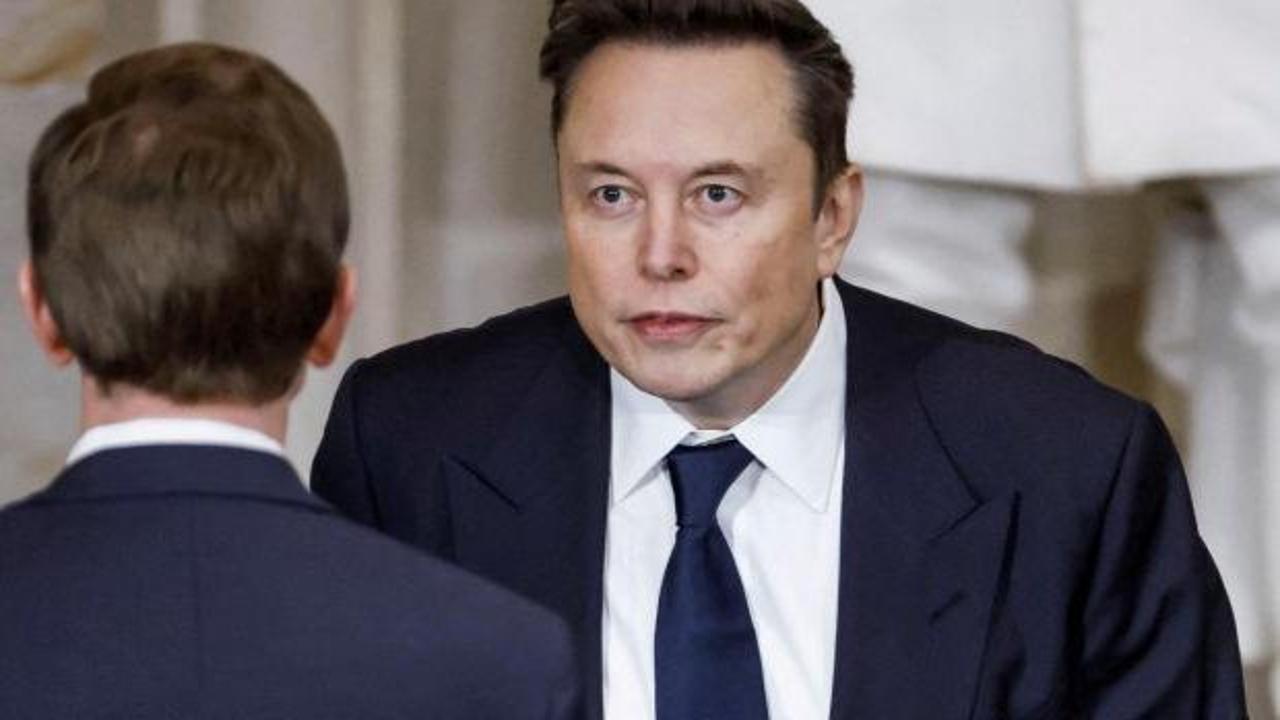 Elon Musk ve SpaceX tesislerini temsil eden görsel
