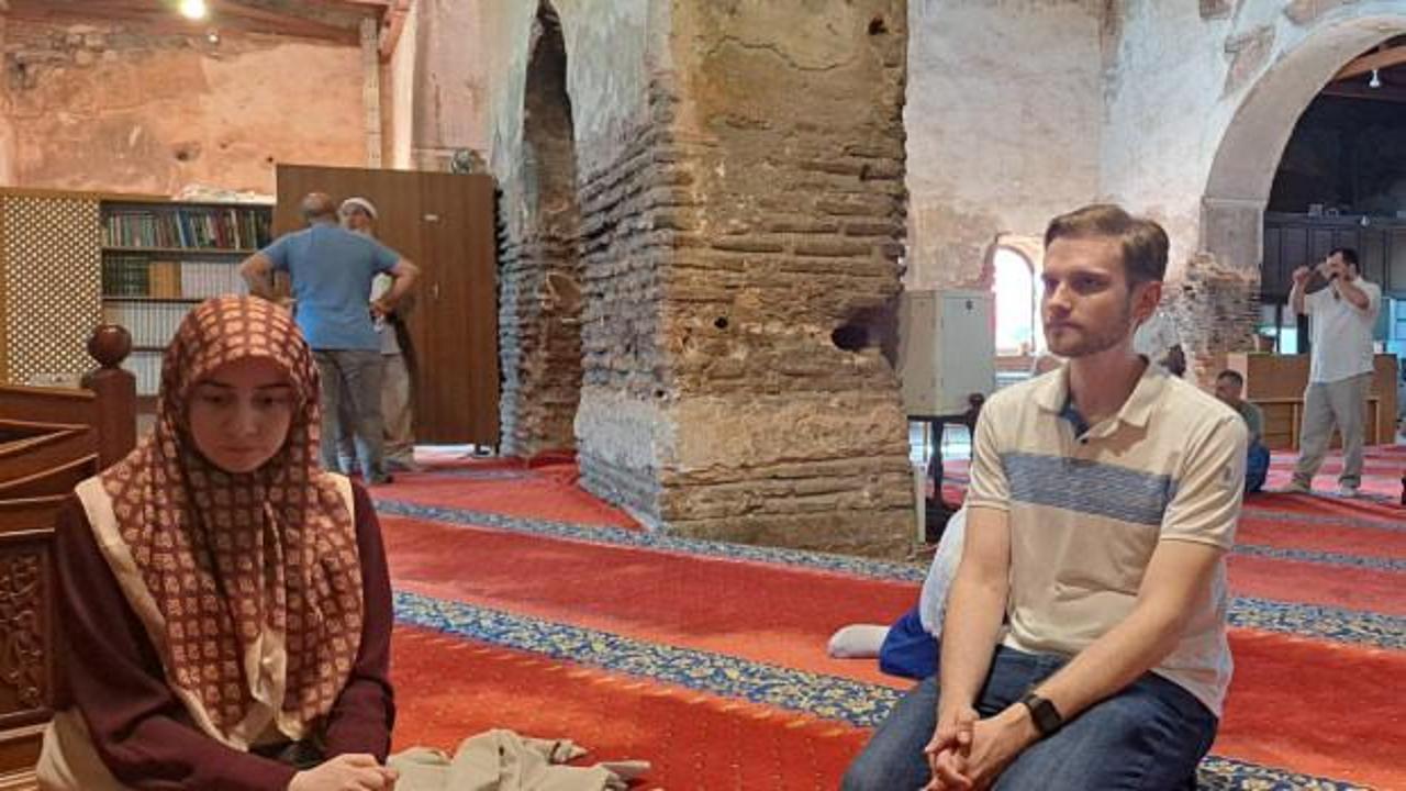 İspanyol Juan, M&uuml;sl&uuml;man oldu! Kelime-i şeh&acirc;det getirdiği cami dikkat &ccedil;ekti