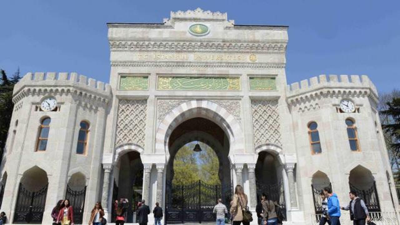 İstanbul Üniversitesi'nin ana giriş kapısı