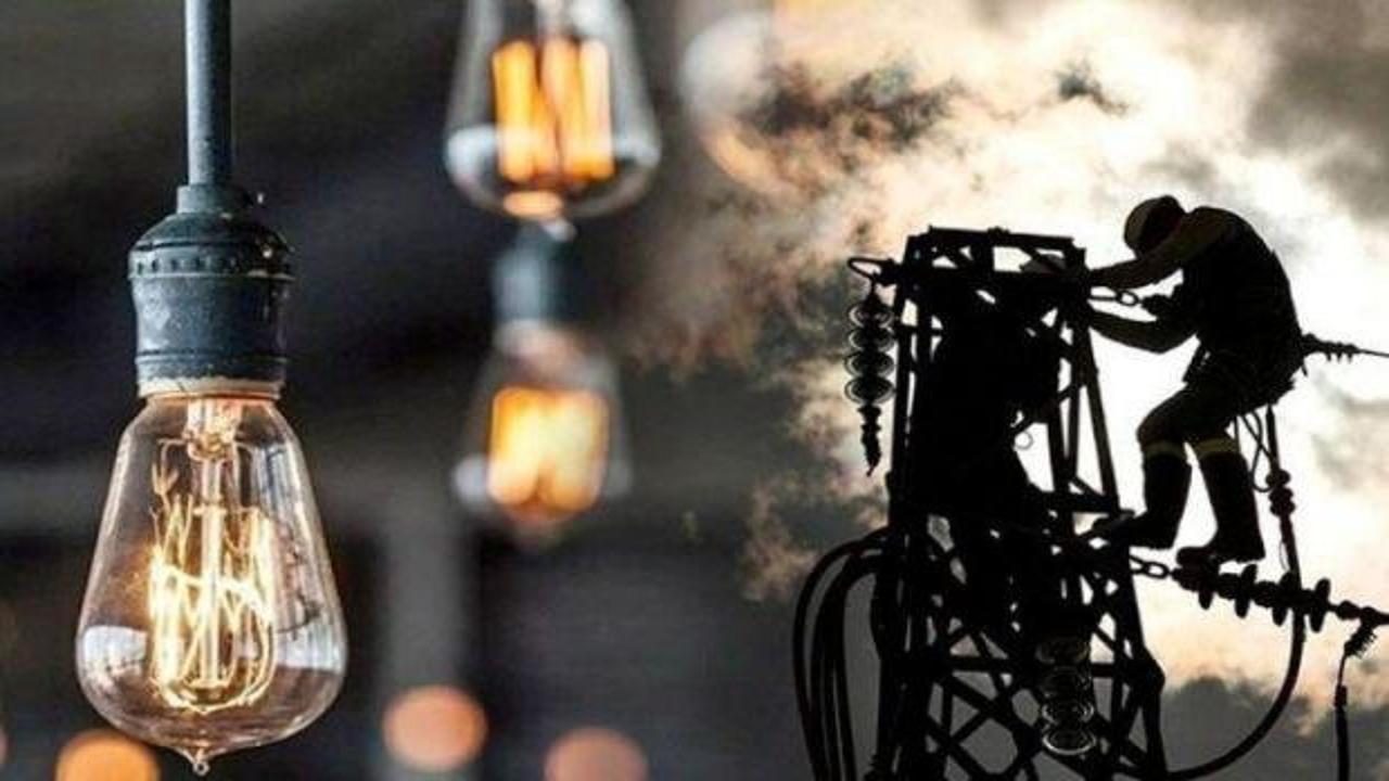 İstanbul'da elektrik direği ve elektrik hatları