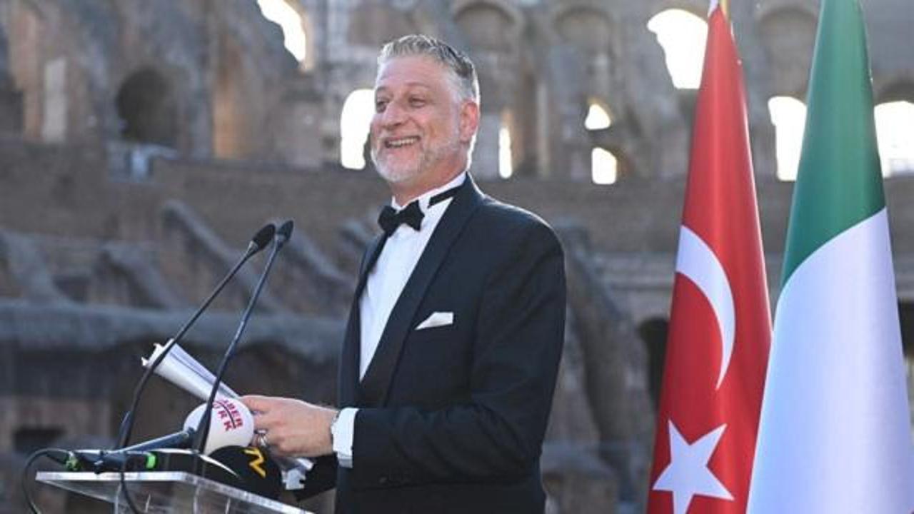 Kültür ve Turizm Bakanı Mehmet Nuri Ersoy ve İtalya Kültür Bakanı Alessandro Giuli, Kolezyum'da düzenlenen serginin açılışında konuşma yapıyor.