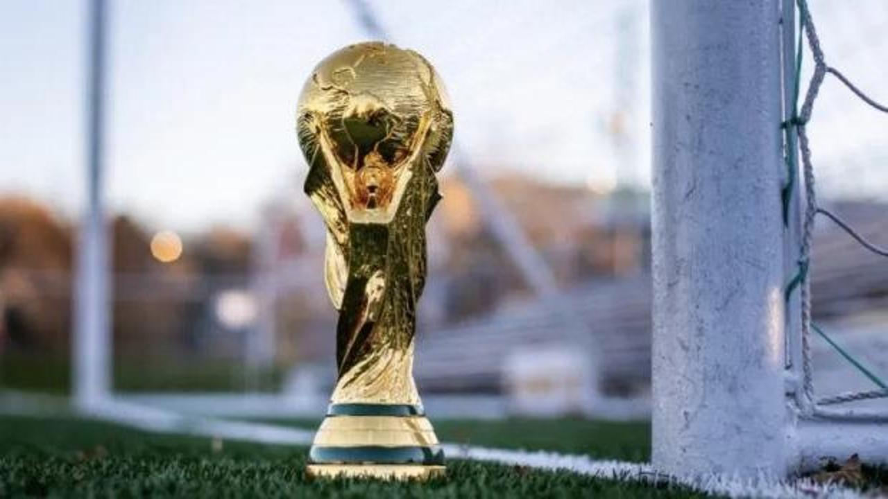 Katar ve İsviçre milli futbol takımlarının Dünya Kupası maçı öncesi ilk 11'leri gösteren görsel.
