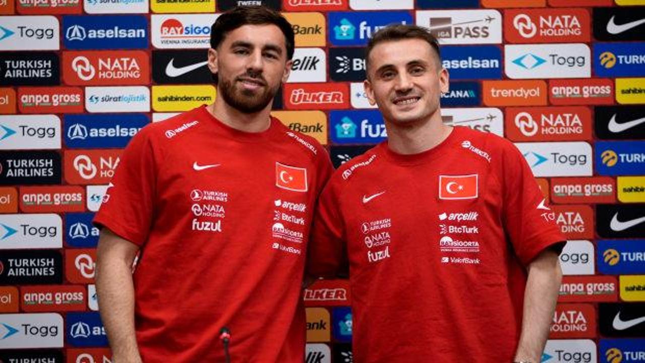Türk Milli Takımı oyuncuları Kerem Aktürkoğlu ve Orkun Kökçü basın toplantısında konuşuyor.