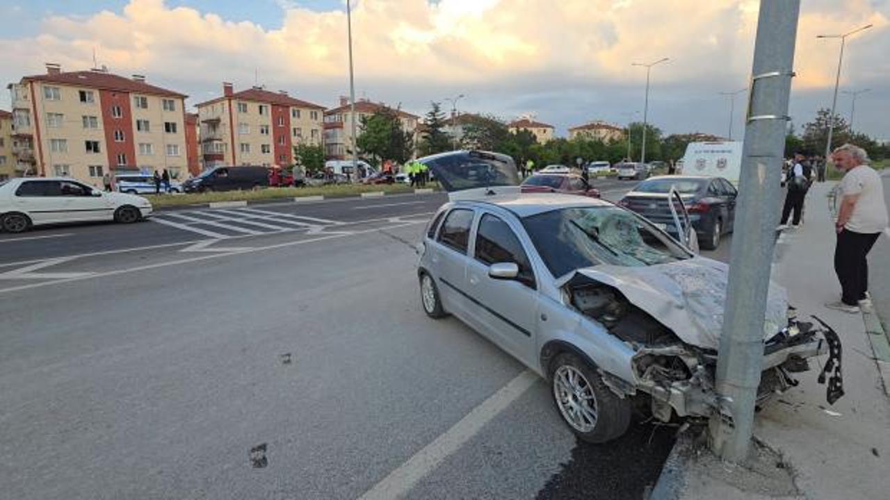 Kütahya'da meydana gelen trafik kazasına ait bir görüntü.