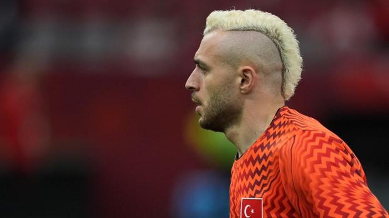 Barış Alper Yılmaz'ın yeni saç stiliyle çekilmiş fotoğrafı