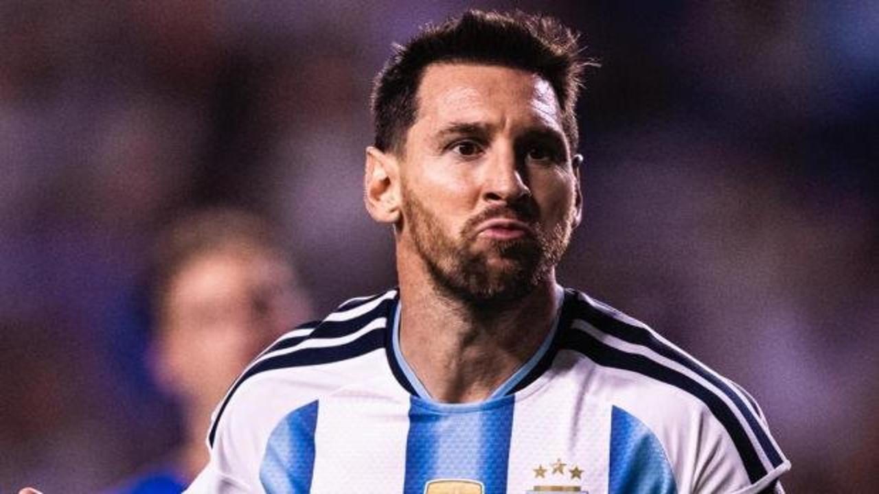 Lionel Messi 45 saniyede tarihe ge&ccedil;ti