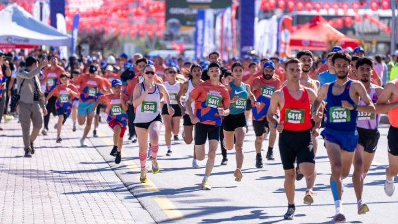 Uluslararası Malatya Arslantepe Yarı Maratonu'nda koşu anı