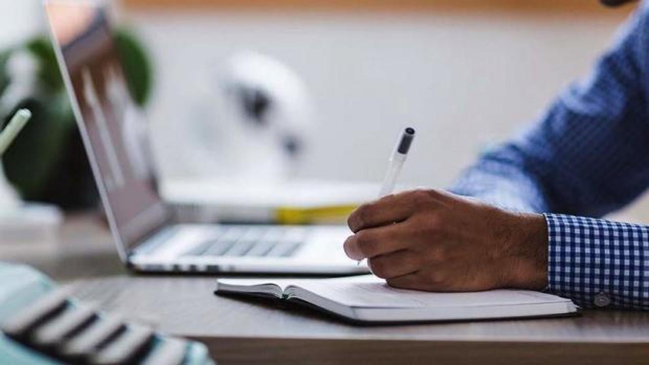 Yargıtay binası ve adalet terazisi görseli