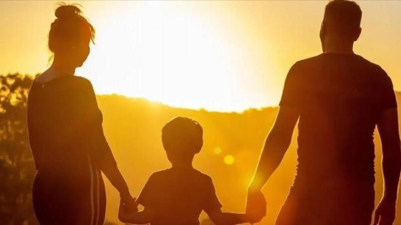 Aile bireylerinin bir arada olduğu bir eğitim semineri