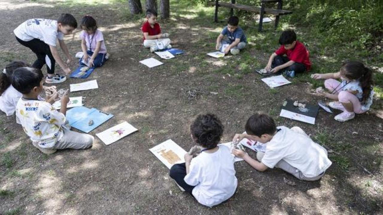 Çocuklar Türkiye Milli Botanik Bahçesi'nde doğa ve bilim etkinliğine katılıyor.