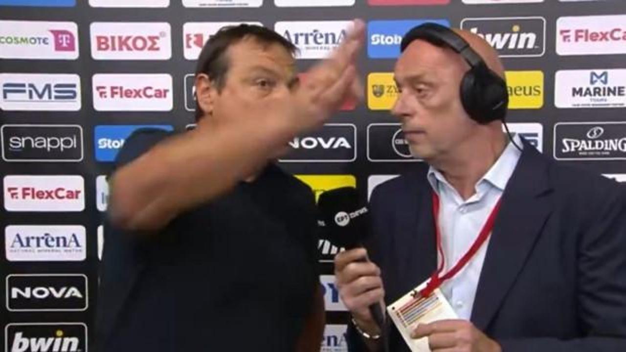 Ergin Ataman'ın maç sonu sert açıklamalar yaptığı an