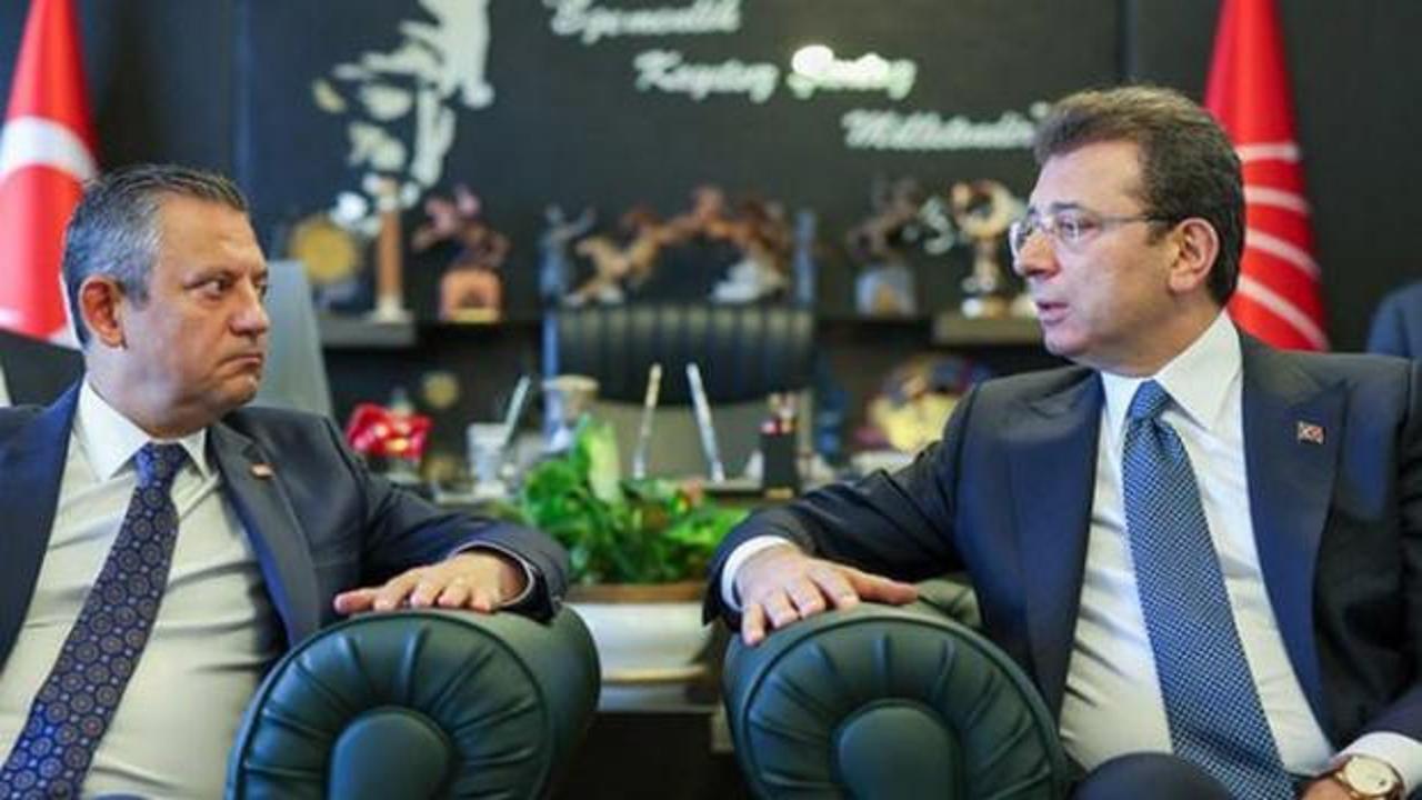 DSP Genel Başkanı Önder Aksakal açıklama yaparken