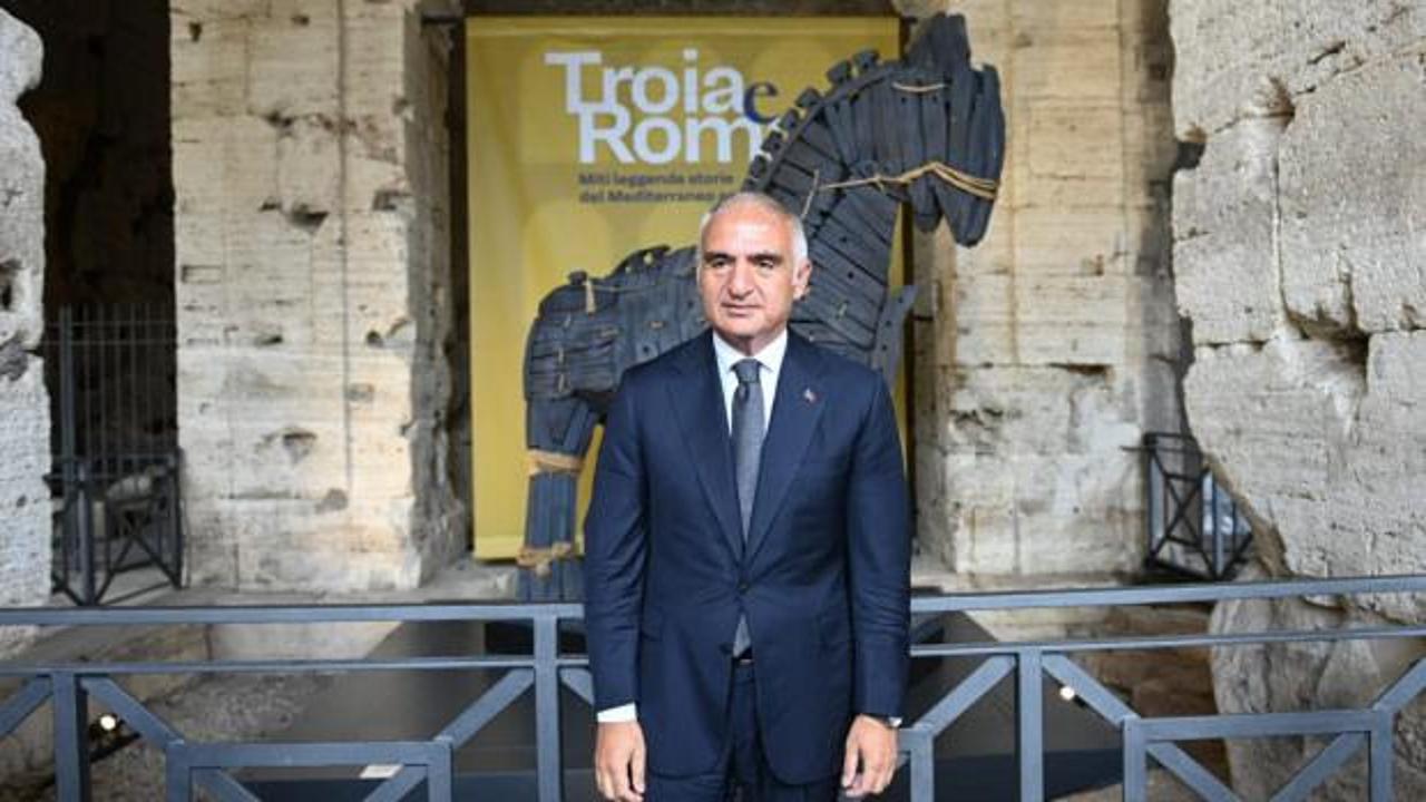 Kültür ve Turizm Bakanı Mehmet Nuri Ersoy, Roma'daki Kolezyum'da düzenlenen sergi hakkında açıklama yaparken