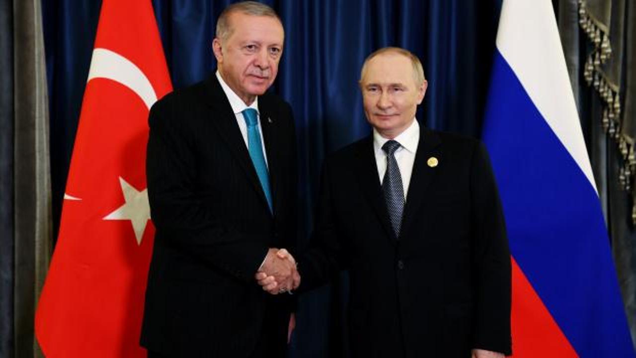 Rusya Dışişleri Bakanlığı binası önünde Hakan Fidan ve Sergey Lavrov'un tokalaşma anı