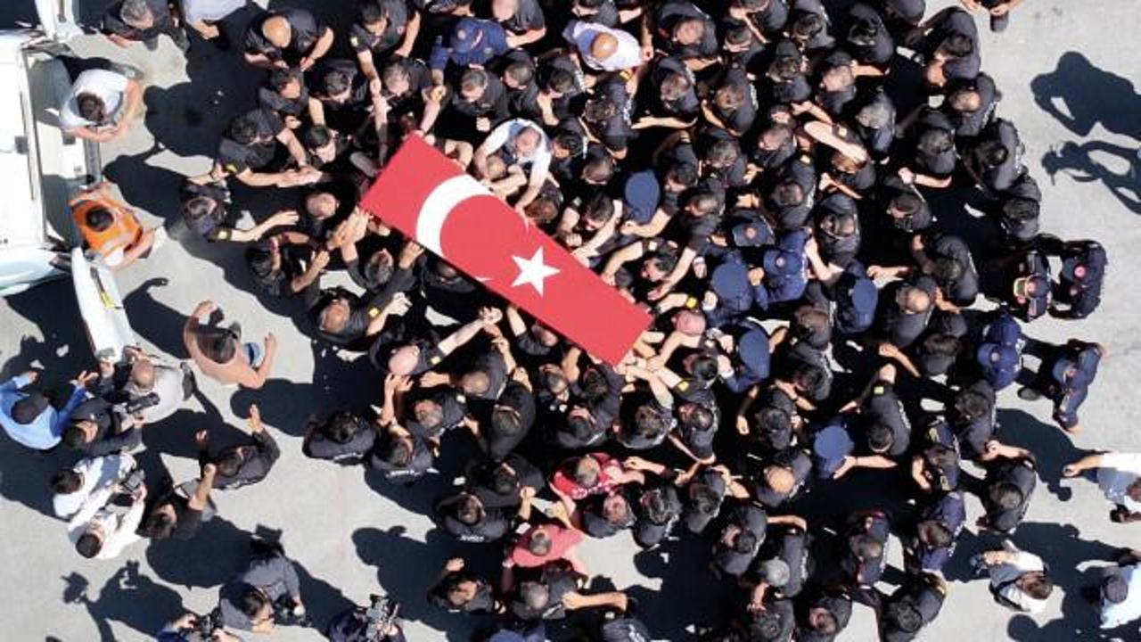 Şehit itfaiye eri Mehmet Tekeli'nin cenaze töreninden detaylar.