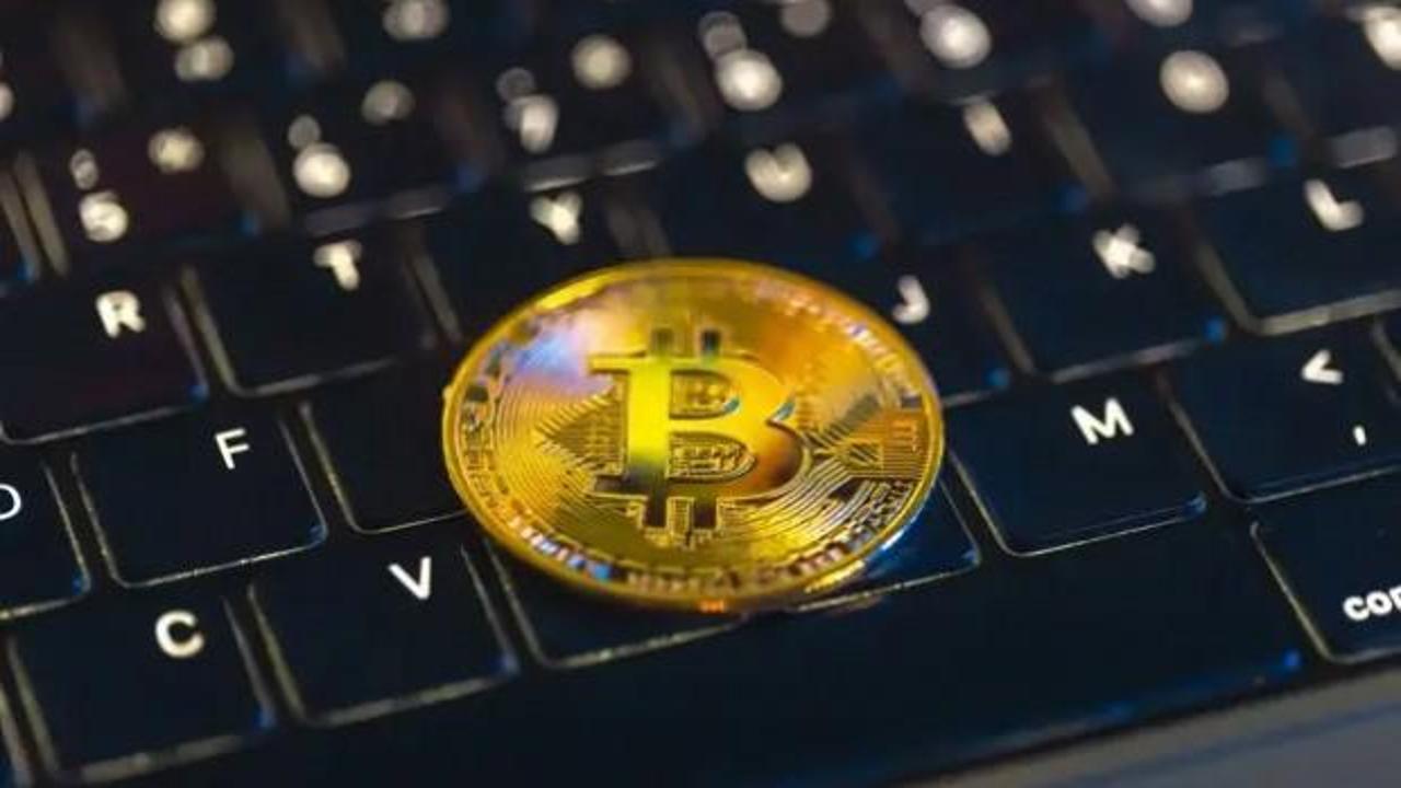 Kripto para grafiklerinde düşüşü gösteren bir görsel.