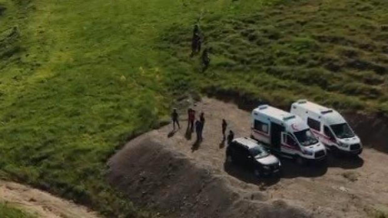 Tunceli'de ayı saldırısı sonrası yaralılara müdahale eden sağlık ekipleri.