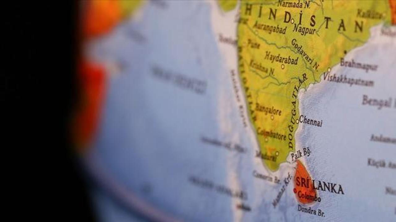 Sri Lanka bayrağı ve bombalı saldırıların yapıldığı kiliselerin silüeti