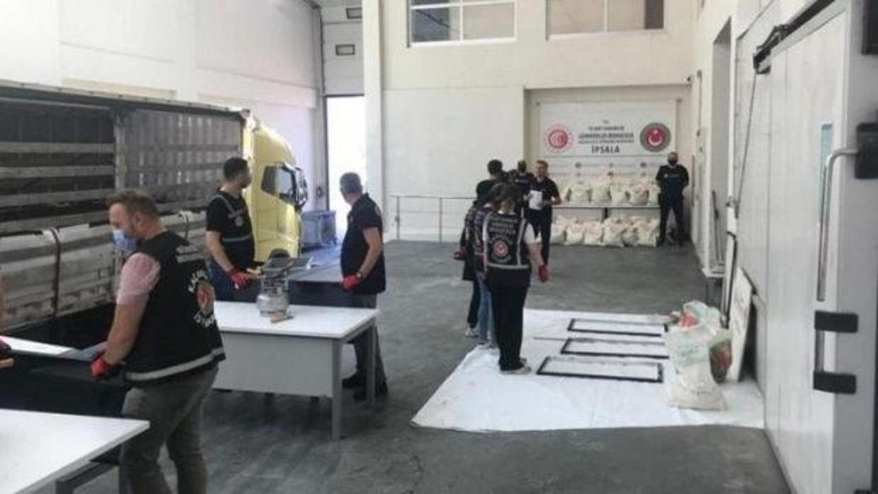 Uyuşturucu tacirlerine darbe: Sınır kapısında 1,5 ton uyuşturucu ele ge&ccedil;irildi