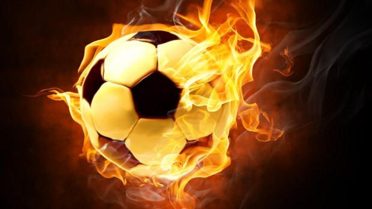 Bursaspor Kulübü Başkanı Enes Çelik ve Matlı Şirketler Grubu Yönetim Kurulu Başkanı Özer Matlı imza töreninde.