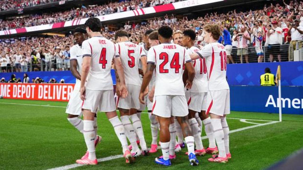 İngiltere ve Hırvatistan milli takımlarının futbolcuları