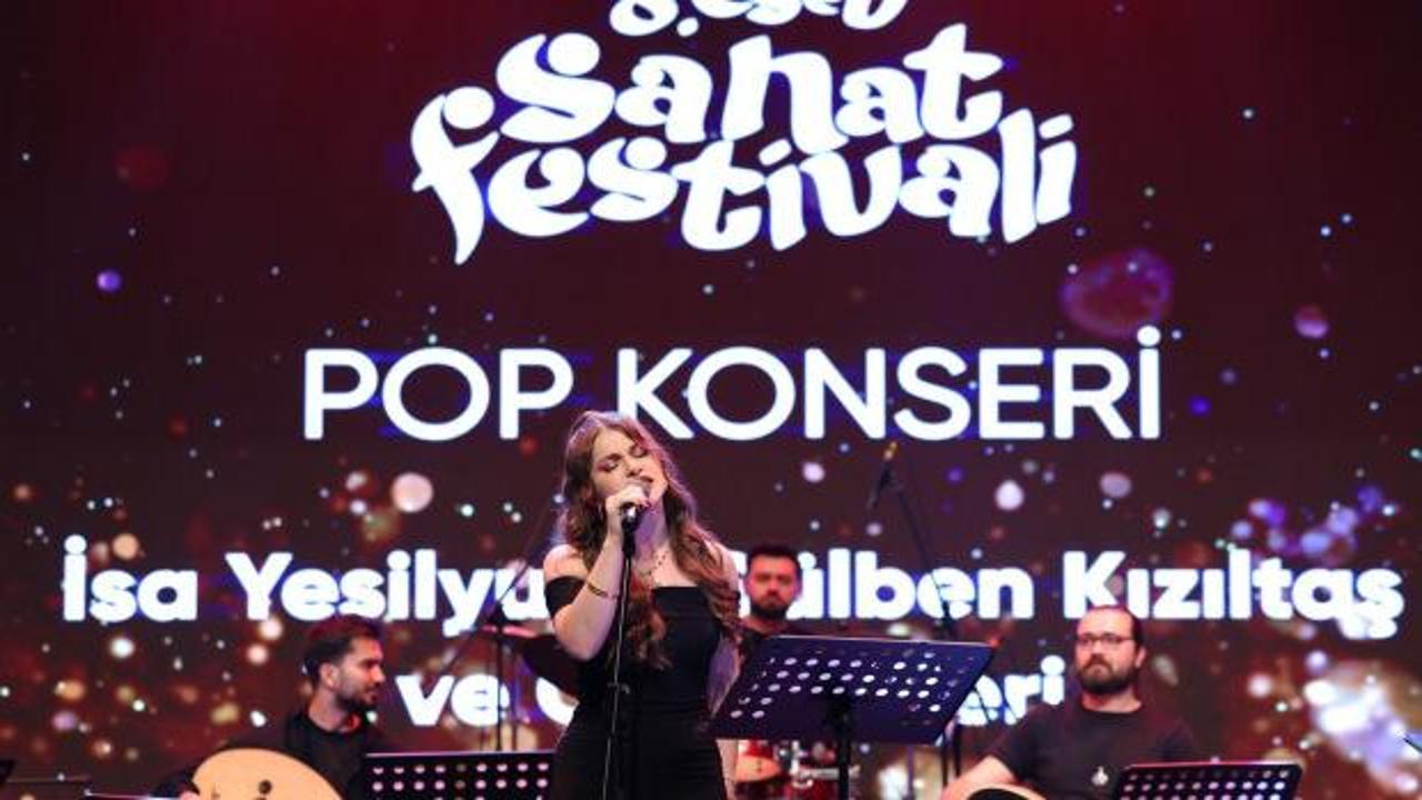 Esenler Sanat Festivali'nde sergilenen eserler ve katılımcılar.