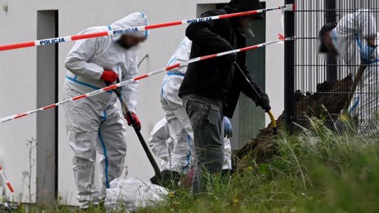 Polonya'da bir doktorun evinin bahçesinde gömülü insan ceninleri bulundu.