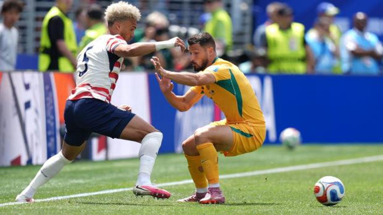 ABD ve Avustralya milli futbol takımları karşı karşıya.
