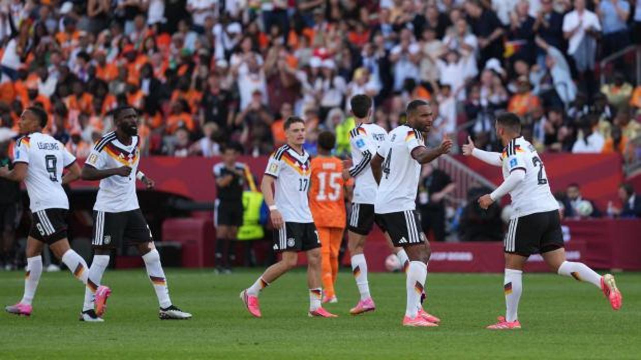 Almanya milli futbol takımının oyuncuları sevinirken