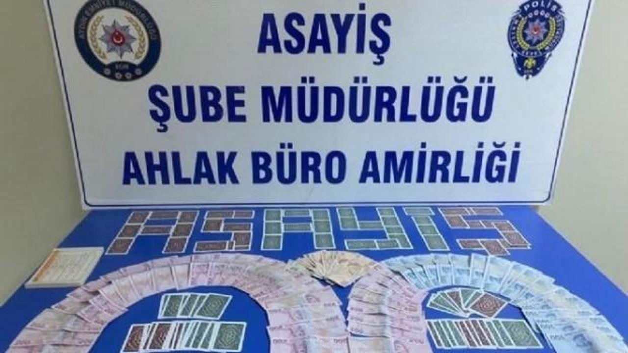 Aydın'da polis ekiplerinin iş yerlerini denetlediği an.