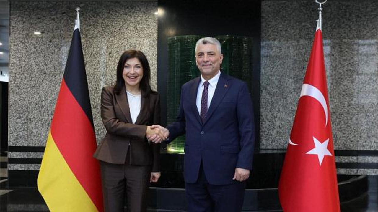 Bakan Bolat, Almanya Ekonomi Bakanı Reiche ile bir araya geldi