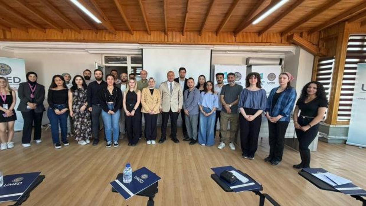 Yerel medya temsilcileri ve uzmanların katıldığı yapay zeka ve dijital dönüşüm akademisi etkinliği.