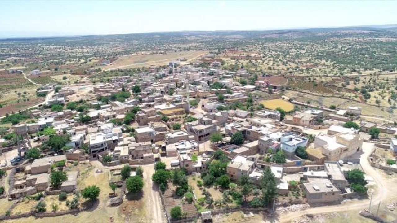 Parke taşının altından çıkan 1300 yıllık tarihi eser ve üzerindeki yazılar.