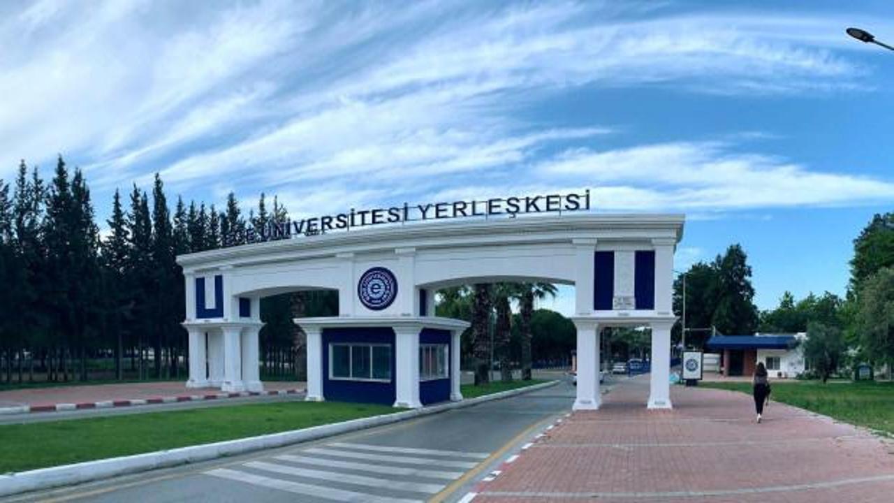Ege Üniversitesi'ndeki usulsüzlük soruşturması kapsamında el konulan araçlardan görüntüler.