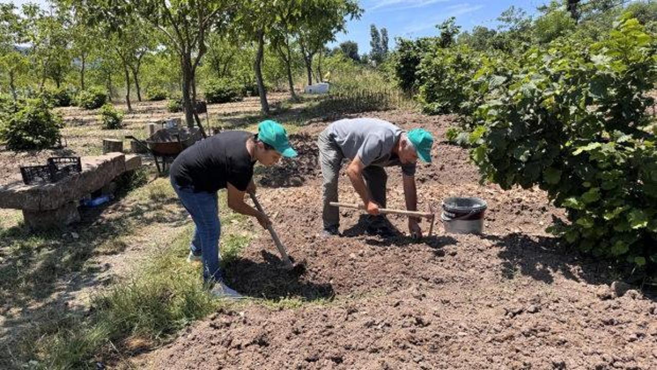 Emekli olup k&ouml;ye d&ouml;nd&uuml;! &Ouml;zel izinle yetiştirmeye başladı 