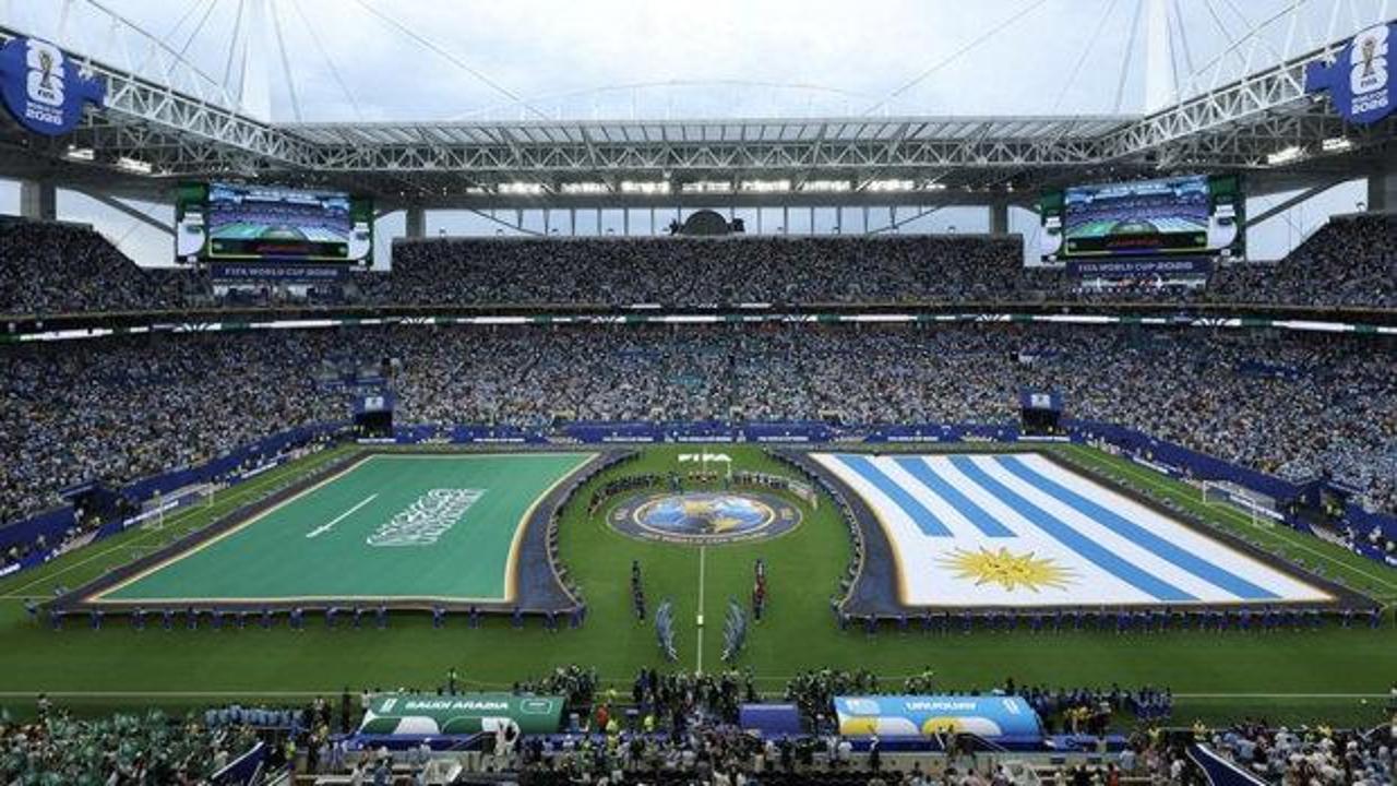 Suudi Arabistan ve Uruguay maçı seremoni anı