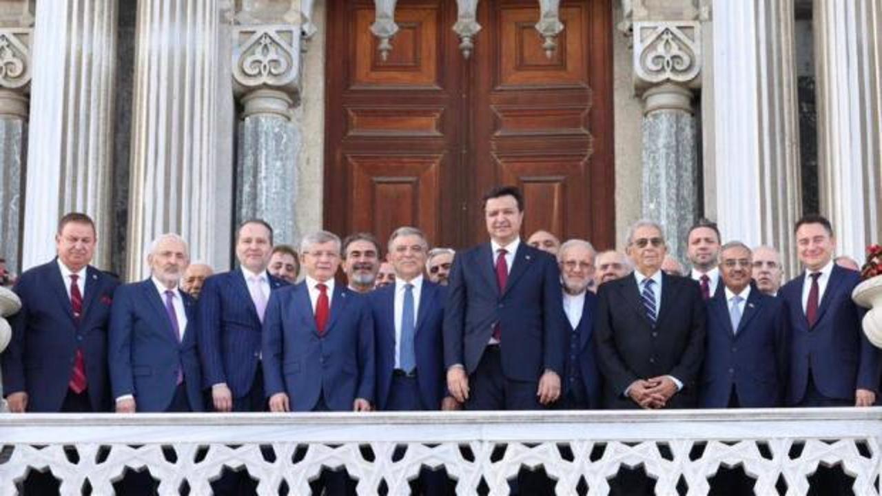 D-8 Zirvesi sonrası siyasi liderlerin toplu fotoğrafı