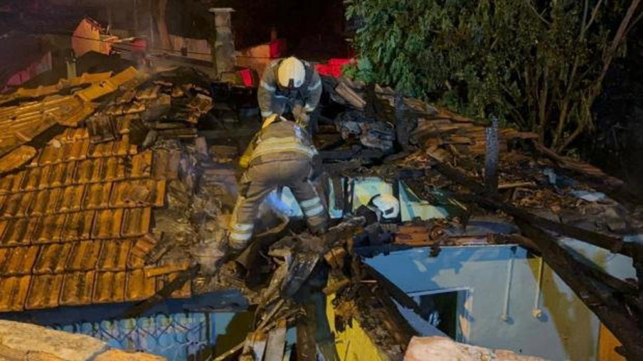 Gaziosmanpaşa'da gecekondu yangını sonrası oluşan hasar
