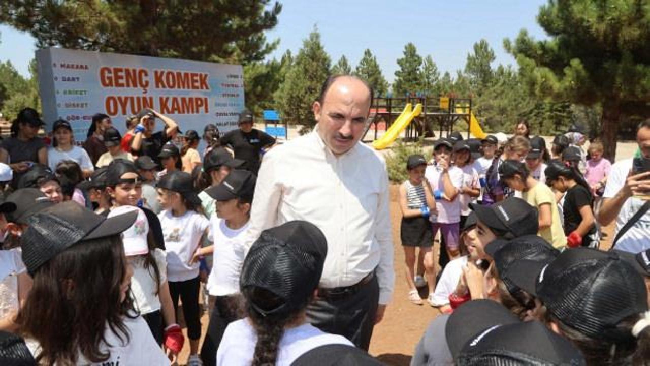 Genç KOMEK Yaz Okulu'nda öğrenciler derslere katılıyor
