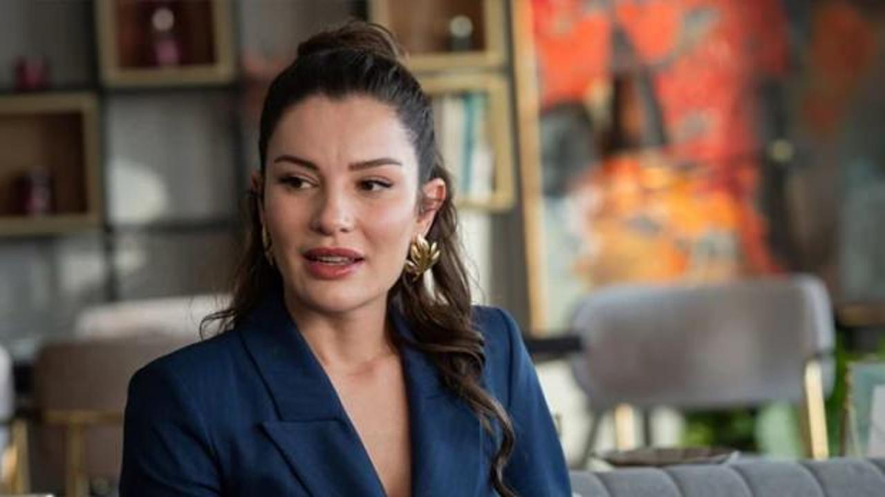 Kalp krizi nedeniyle hayatını kaybeden ünlülerin isimlerinin yer aldığı bir görsel.