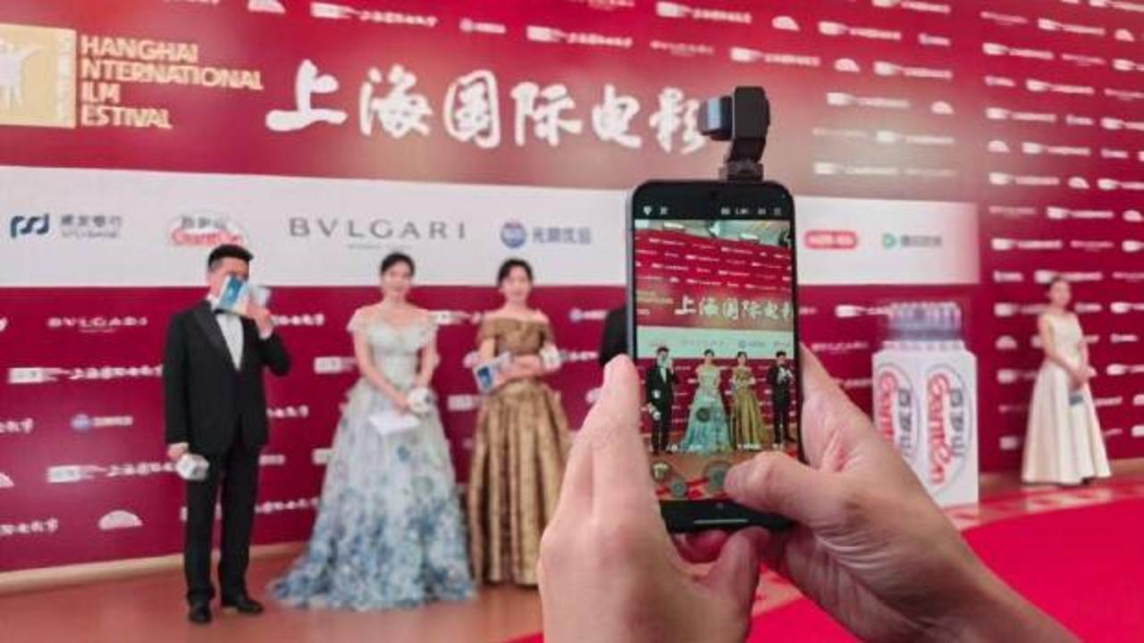 HONOR, Robot Phone&rsquo;la  sinema sahnesine &ccedil;ıktı