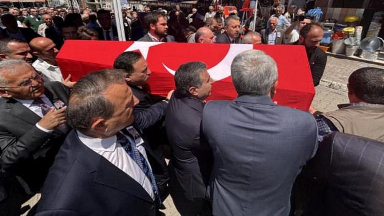 Kalp krizine yenik d&uuml;şen Vali Yardımcısı toprağa verildi