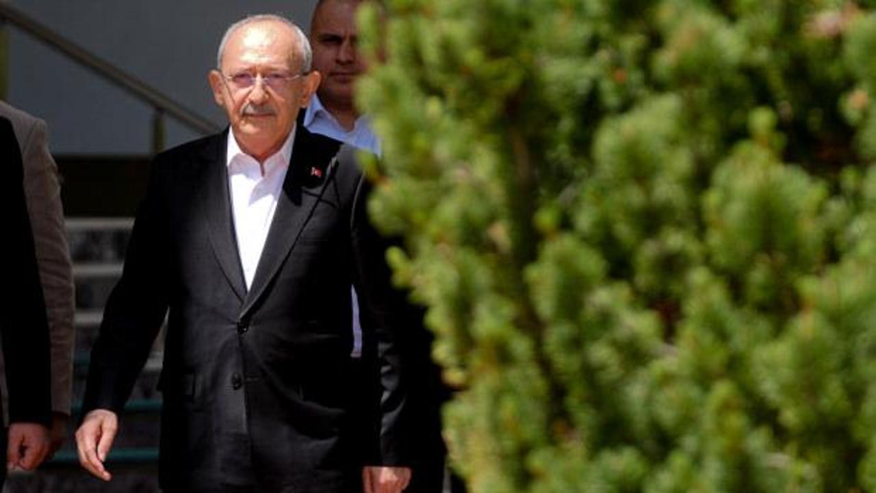 Kemal Kılıçdaroğlu, televizyon programında açıklamalarda bulunuyor.