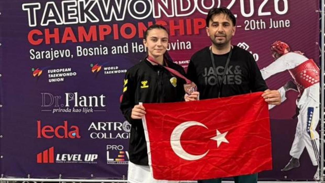 Milli tekvandocu Emine Rana Adıgüzel müsabaka sırasında