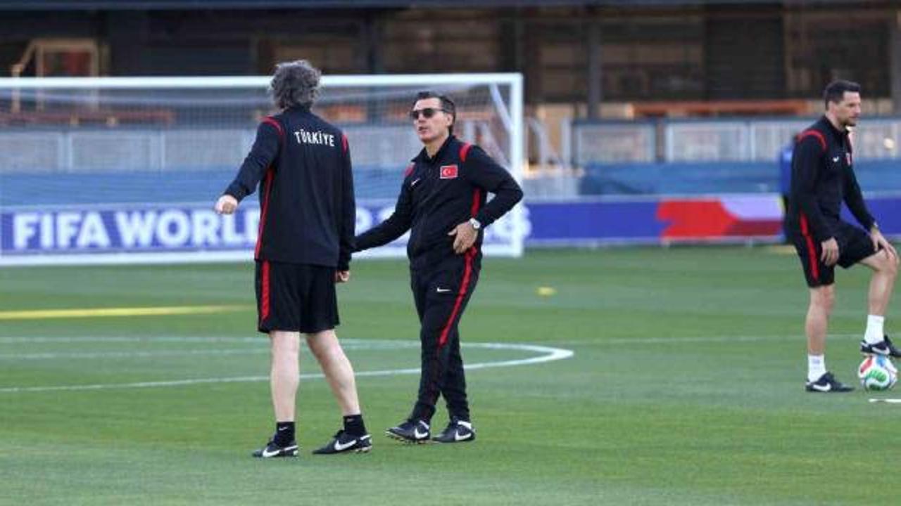 Kritik Paraguay ma&ccedil;ı &ouml;ncesi Montella'dan iki milli yıldızla &ouml;zel g&ouml;r&uuml;şme