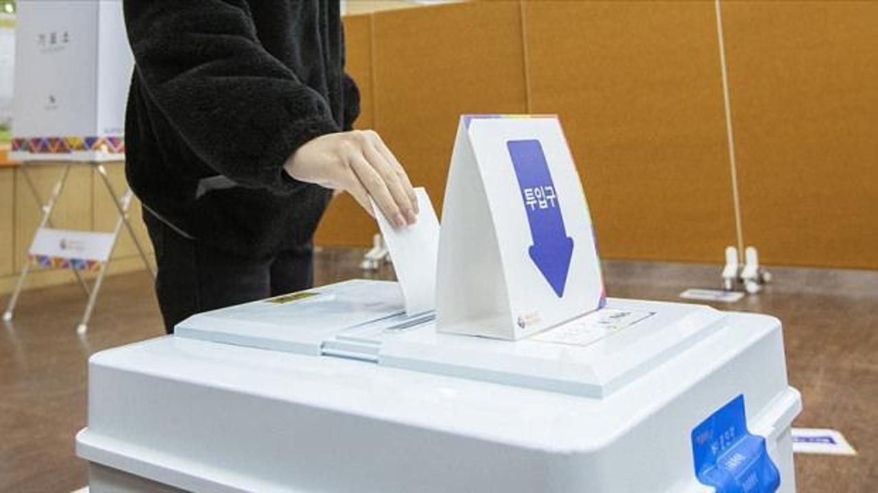 Oy pusuları yetmedi, se&ccedil;imler durdu! Halk sokağa d&ouml;k&uuml;ld&uuml;