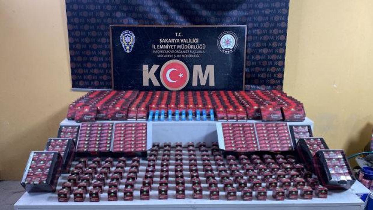 Sakarya'da polis ekiplerinin kaçakçılık operasyonunda ele geçirilen ürünler.